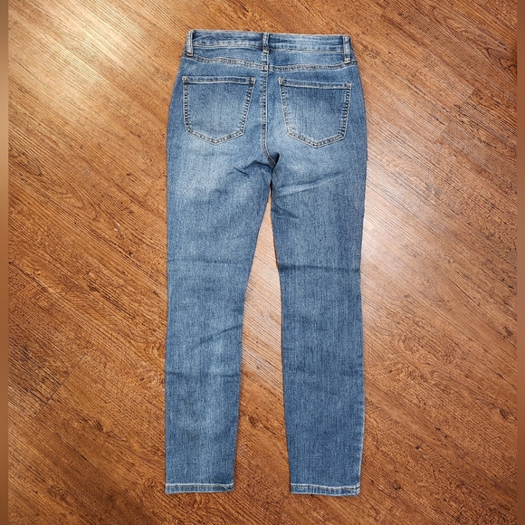 Floral embroidered jeans | size 2 - Picture 2 of 6